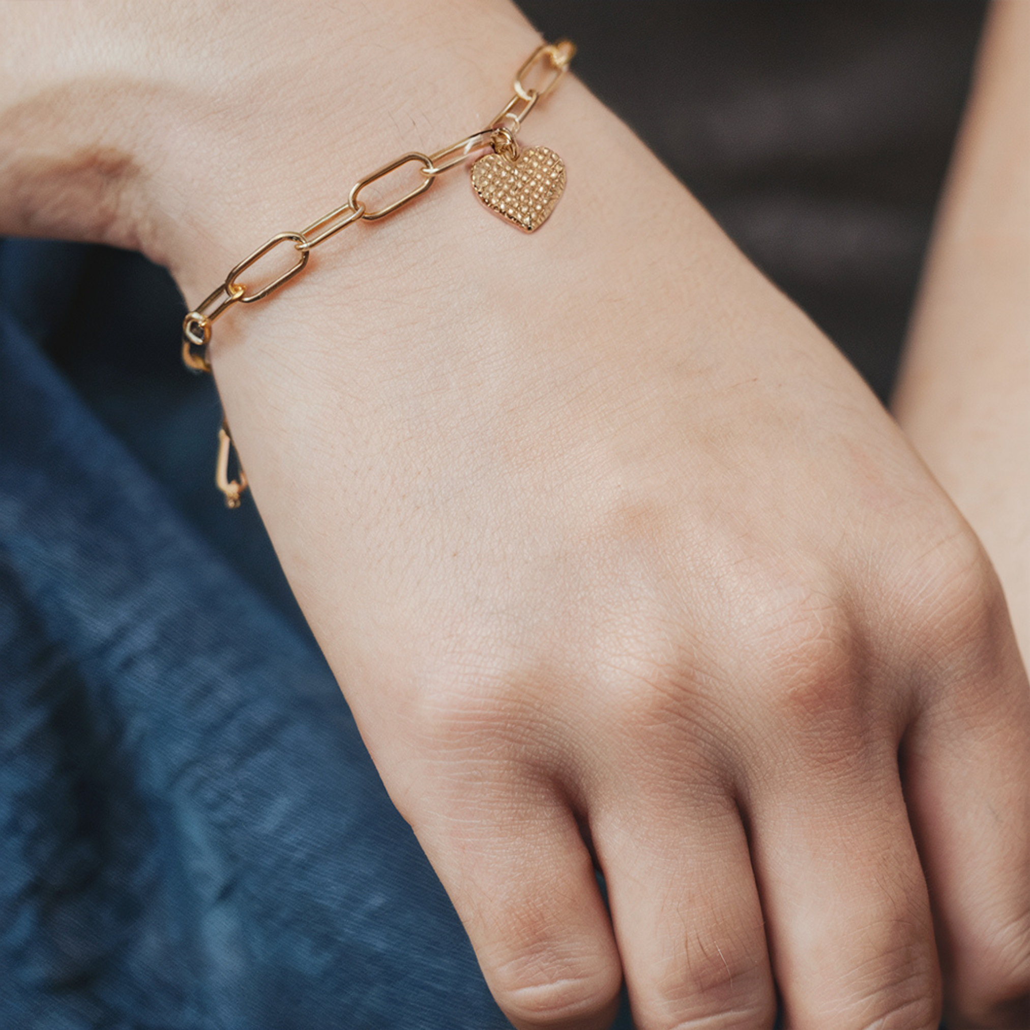 Pulsera de corazón con clip de oro