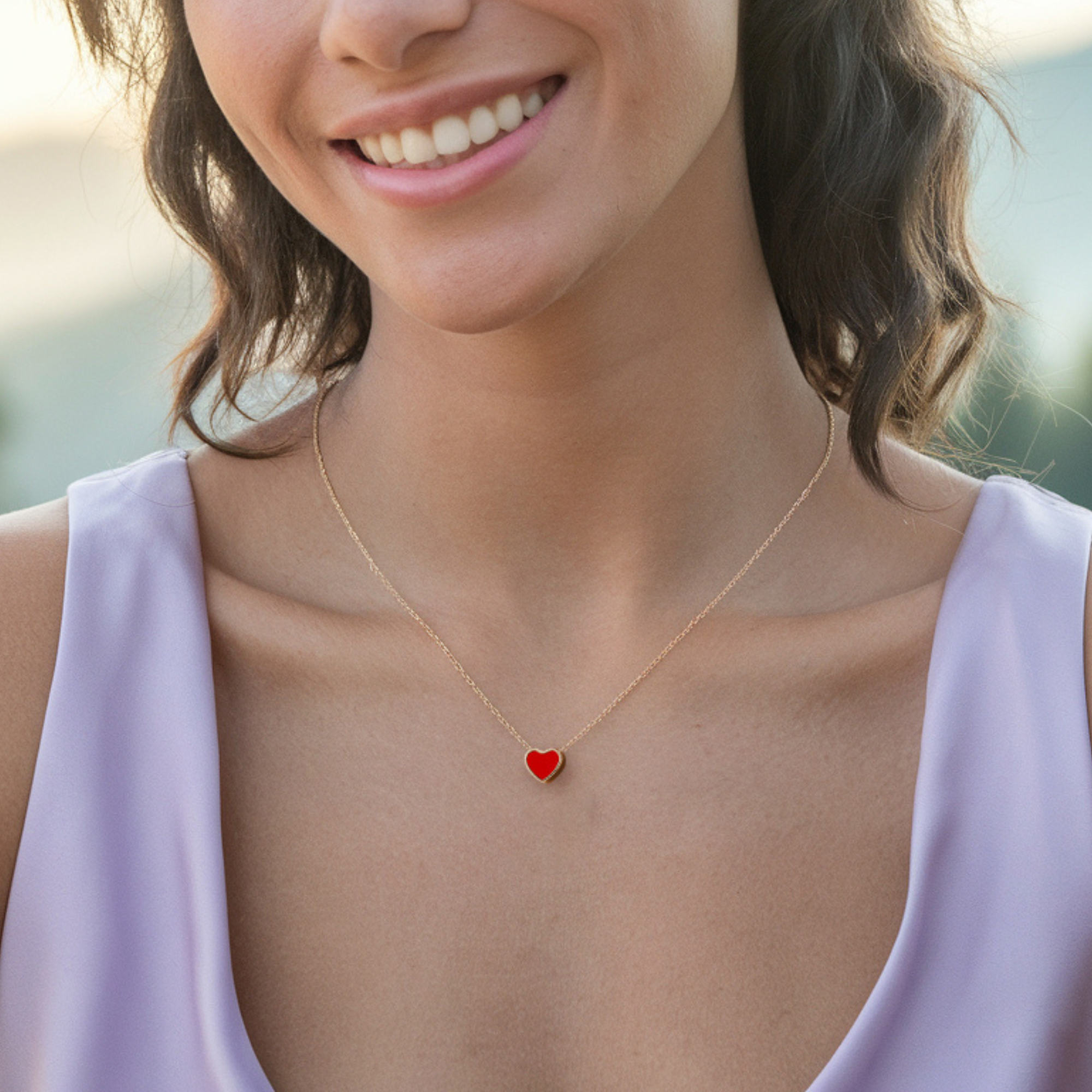 Collar de corazón rojo de pura elegancia