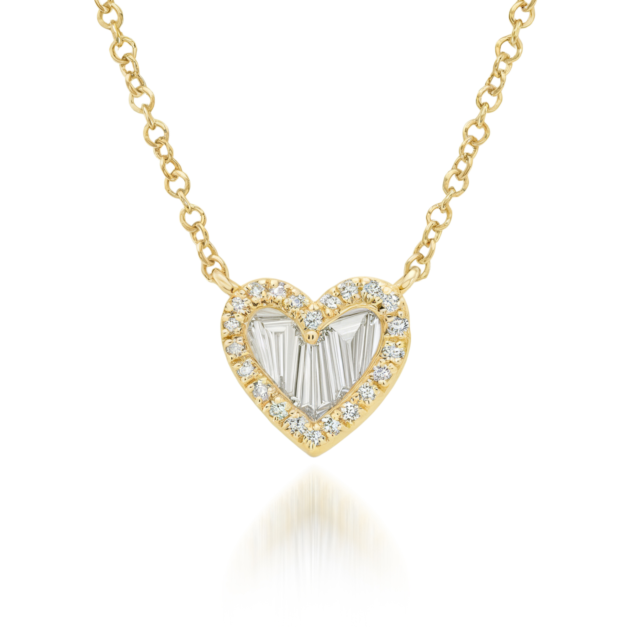 Colgante de corazón de oro rosa con diamantes de talla baguette