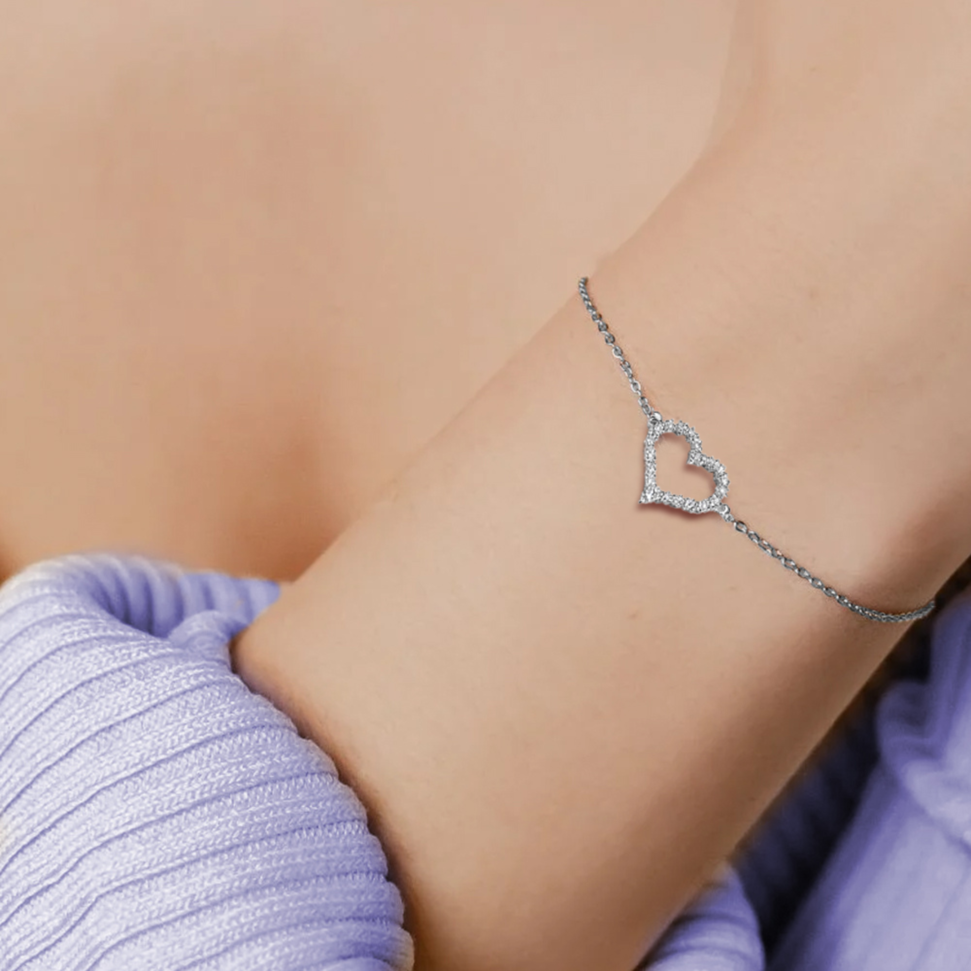 Pulsera de corazón con detalles de diamantes