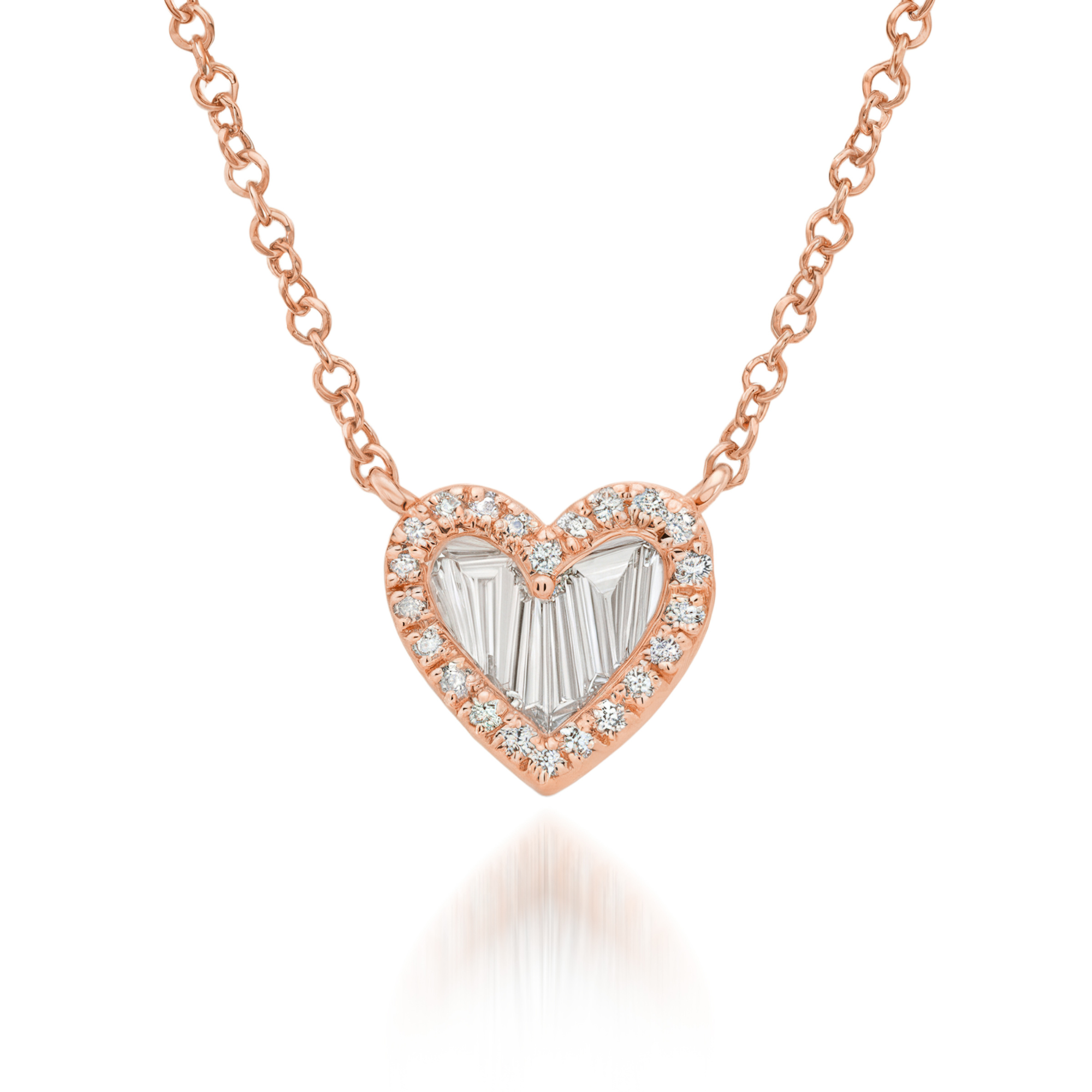 Colgante de corazón de oro rosa con diamantes de talla baguette