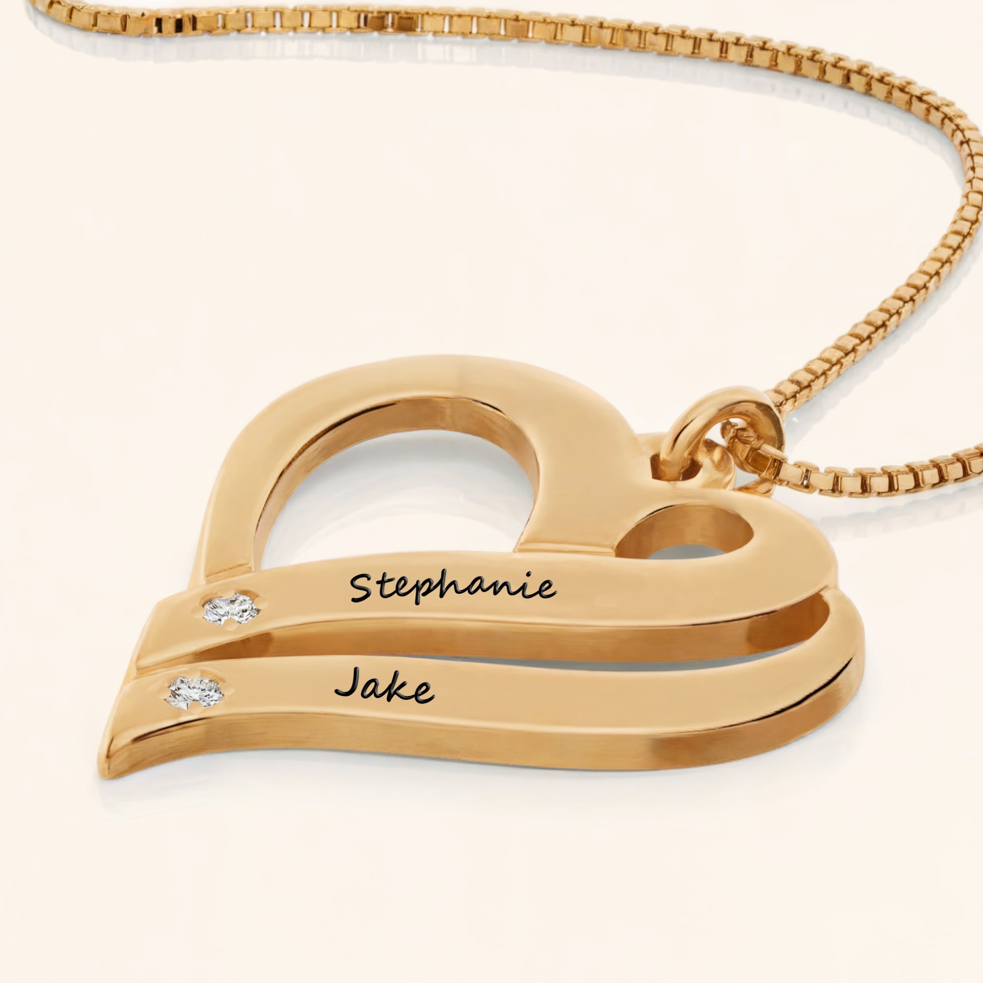 El collar de corazón personalizado gemelo