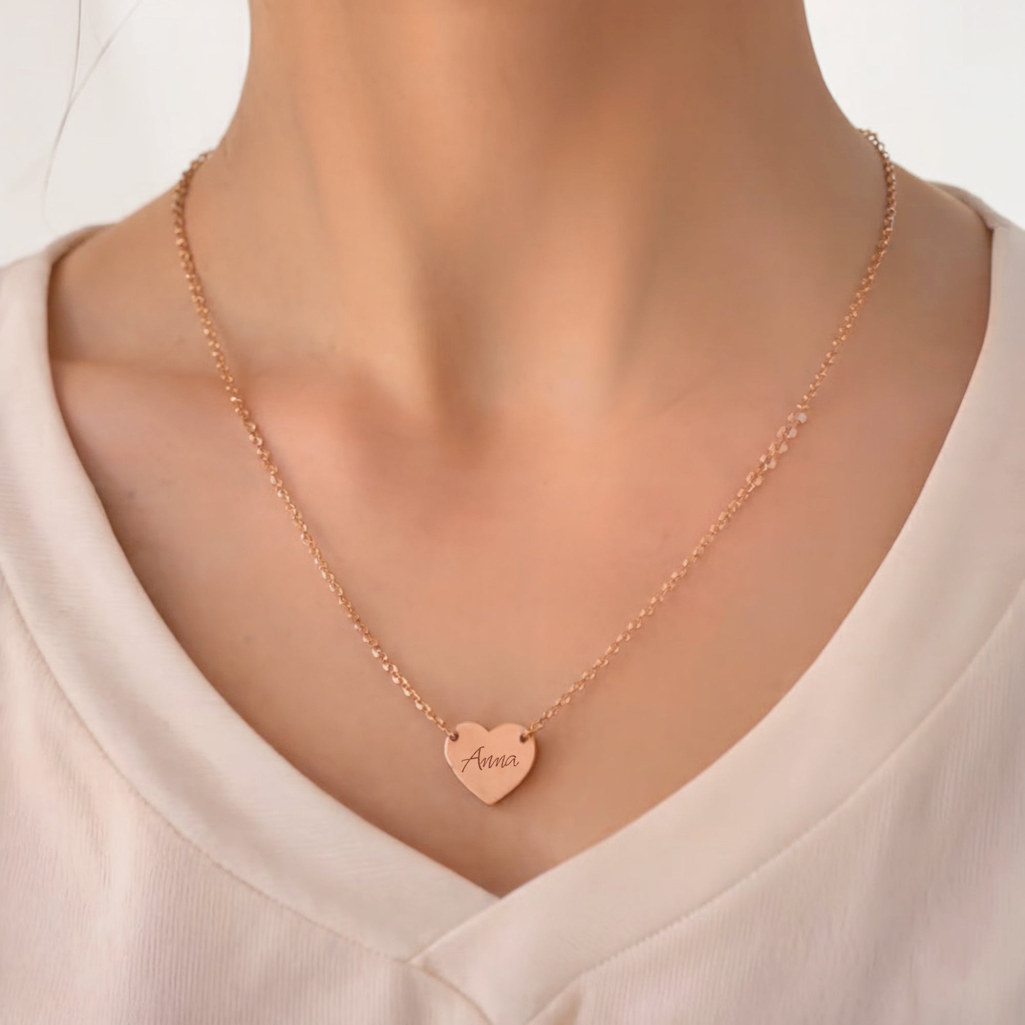 El collar de oro rosa con corazón personalizado