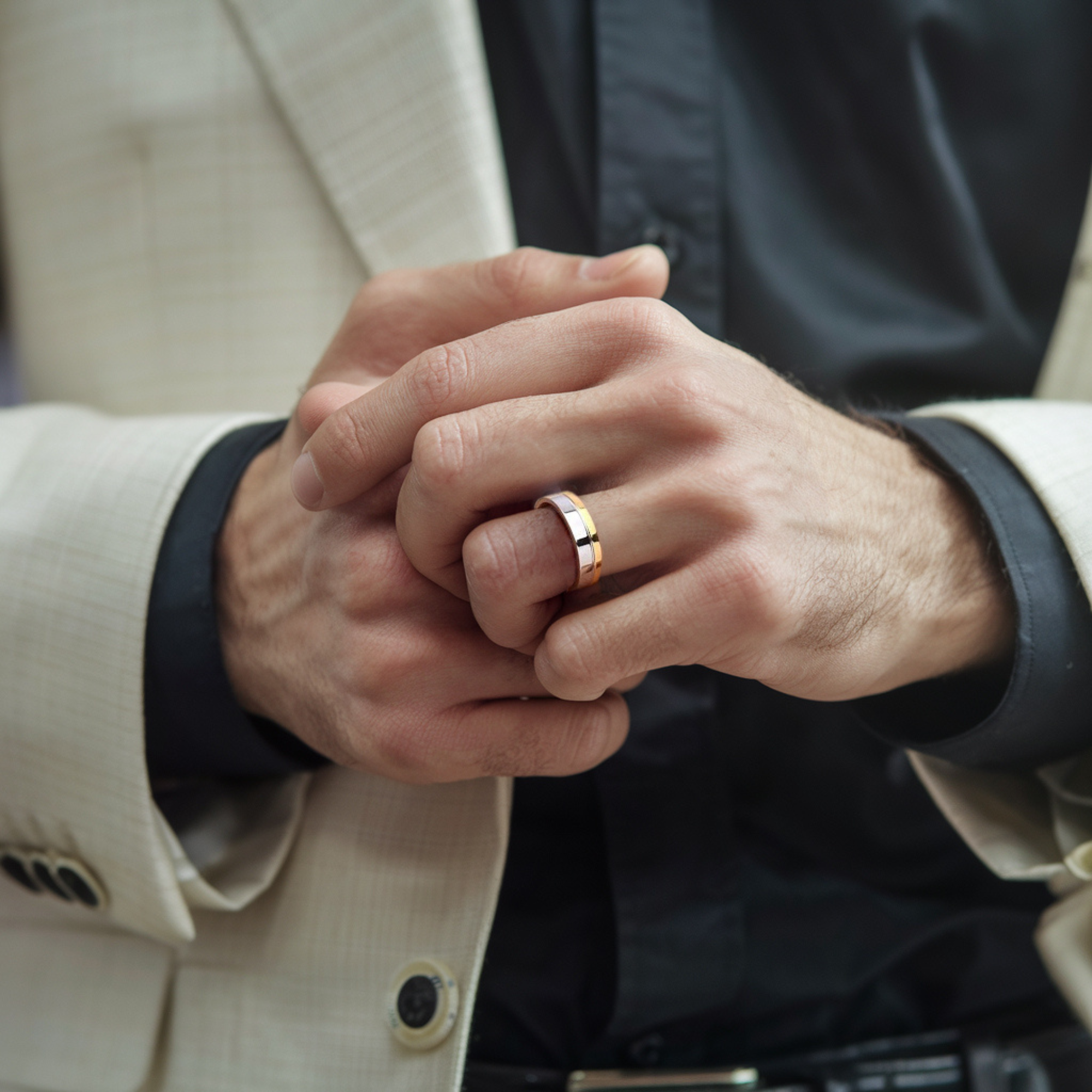 Anillo de hombre con diamantes engastados en canal