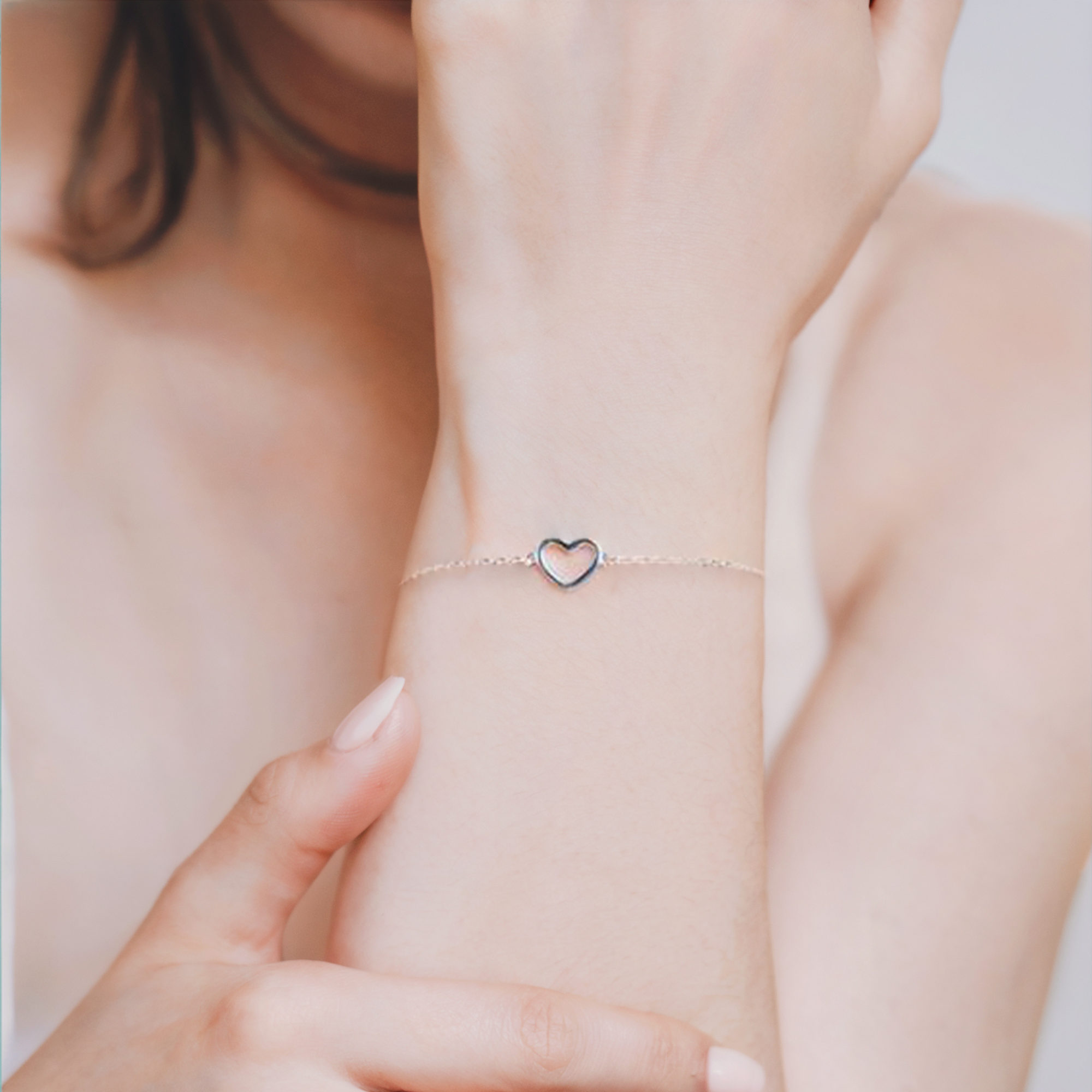 Bonita pulsera de eslabones en forma de corazón