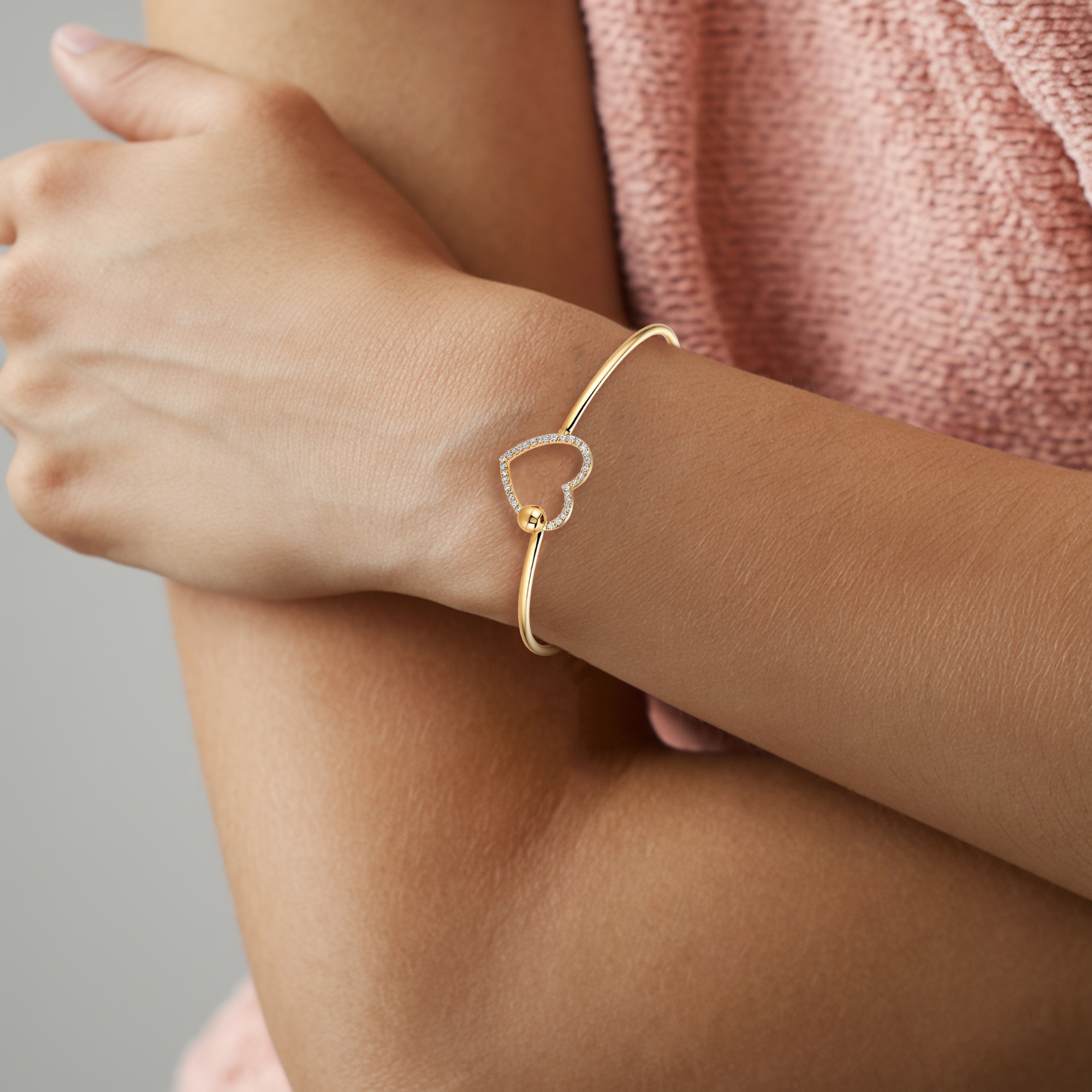 Pulsera de plata con corazón de diamantes y cierre de gancho