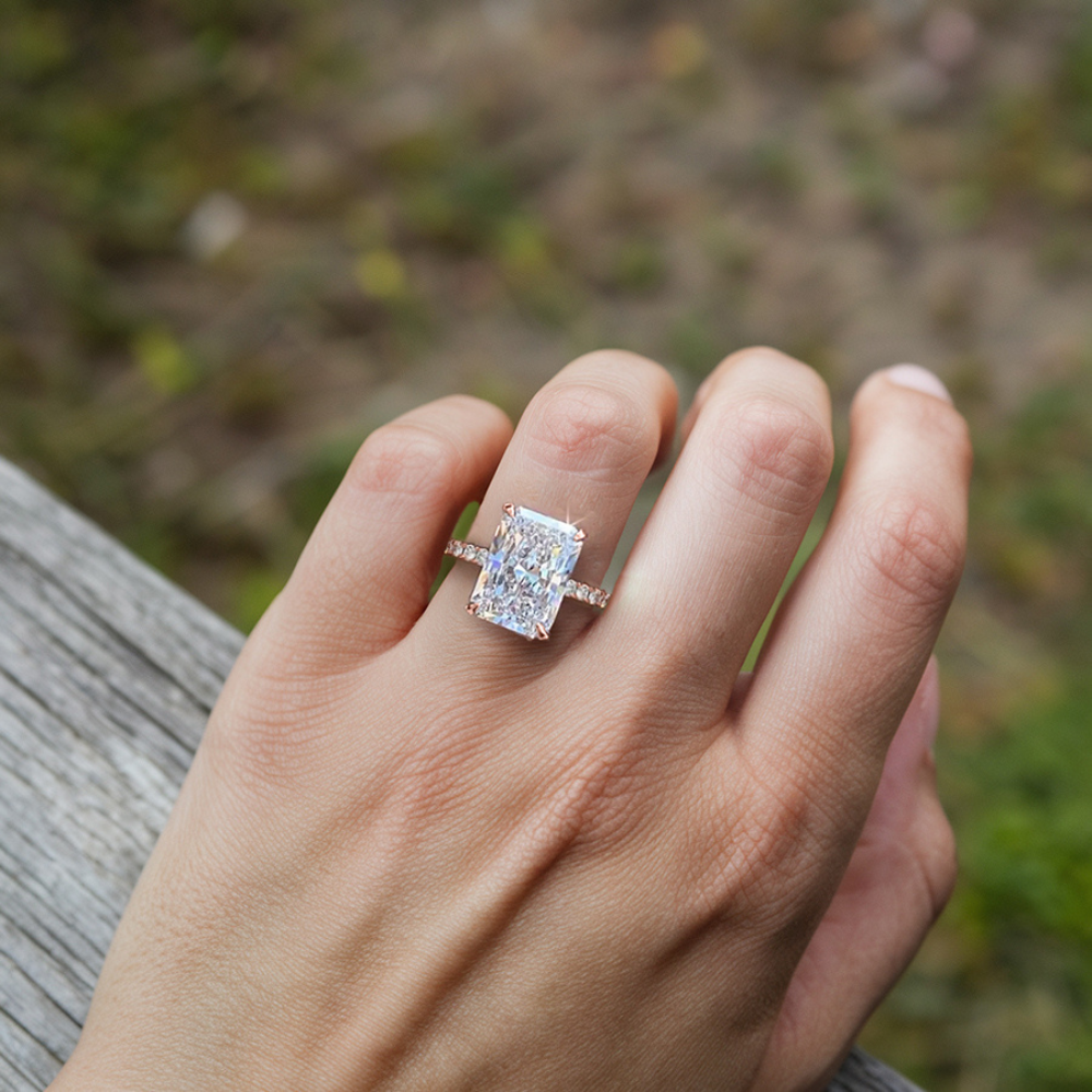 Anillo solitario de moissanita de corte radiante de 5 quilates