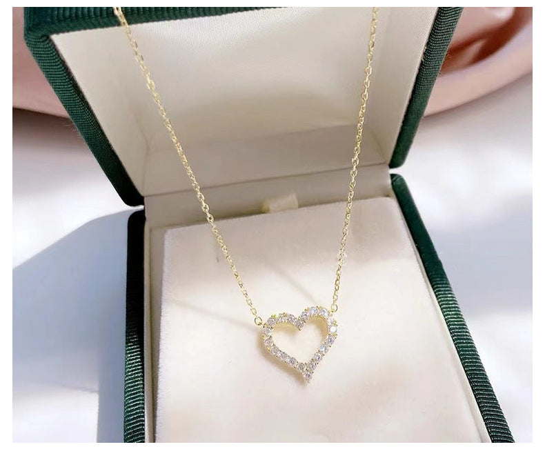 Colgante de corazón con diamantes pavé