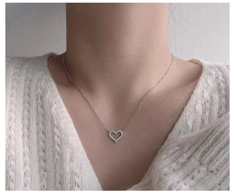 Colgante de corazón con diamantes pavé