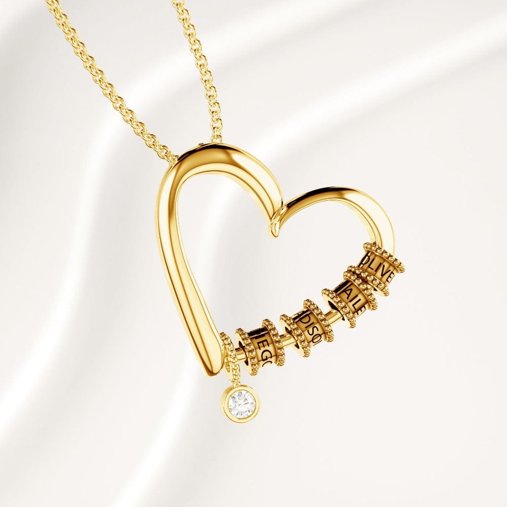 Collar de corazón de oro con cuentas grabadas y diamantes