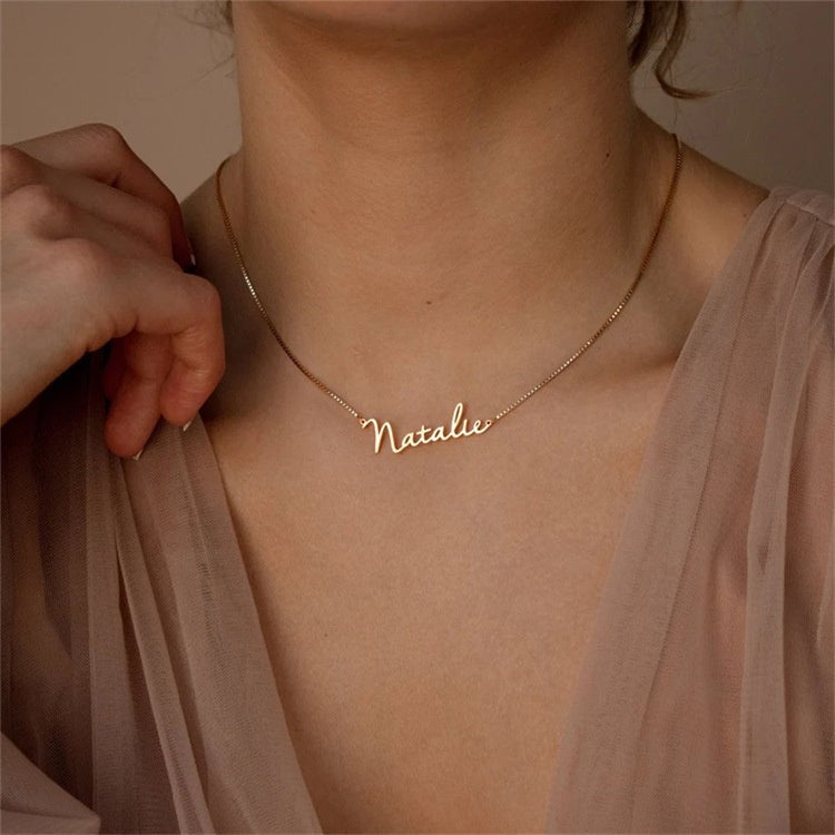 Collar con nombre personalizado en oro